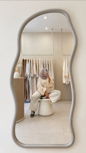 Miroir organique béton ciré
